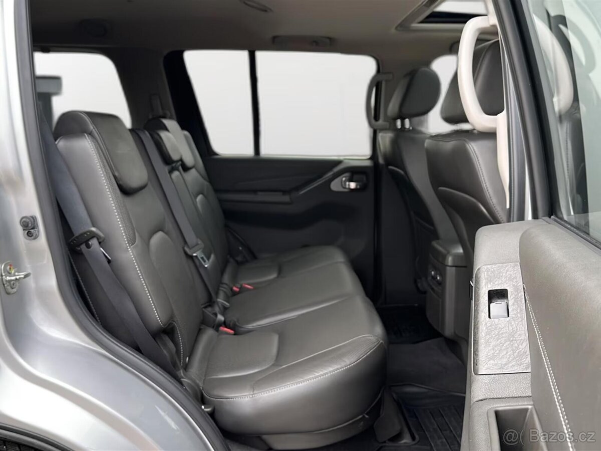 Nissan Pathfinder 2.5 dCi LE 140kw - 13