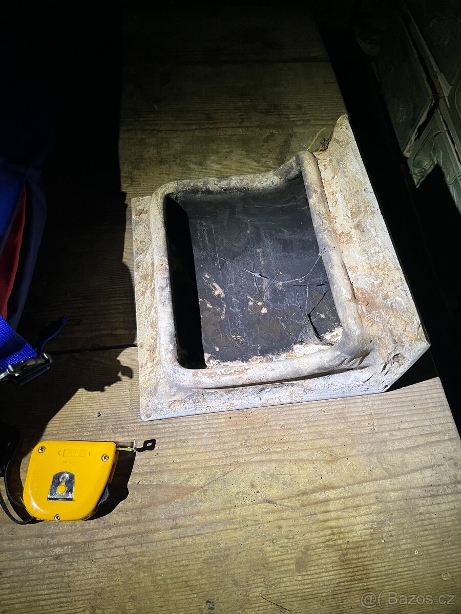 Rozebraná kachlová kamna - 13