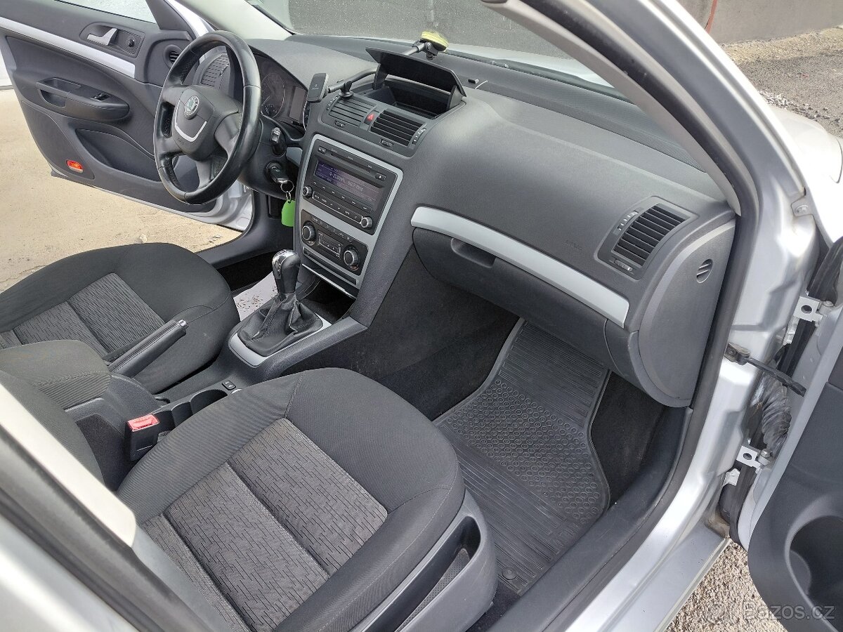 OCTAVIA II 1.6TDi 77kW COMBI r10 180000 km TAŽNÉ CLIMATRONIC - 13
