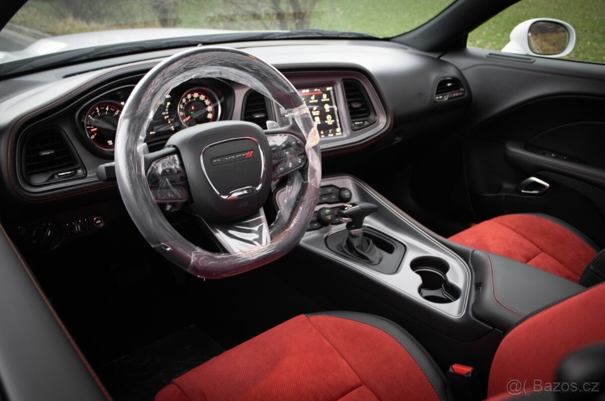 NOVÝ Dodge Challenger SRT 6.4 HEMI - 13