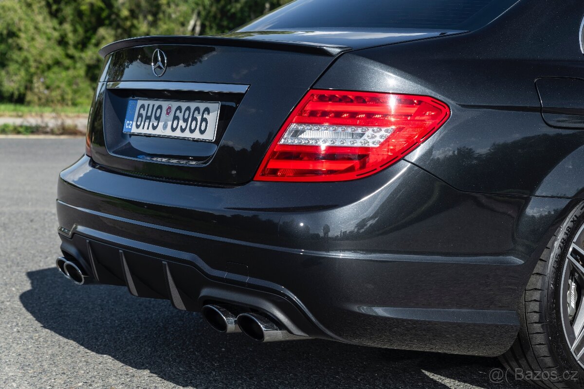 Mercedes-Benz C63 AMG - 13