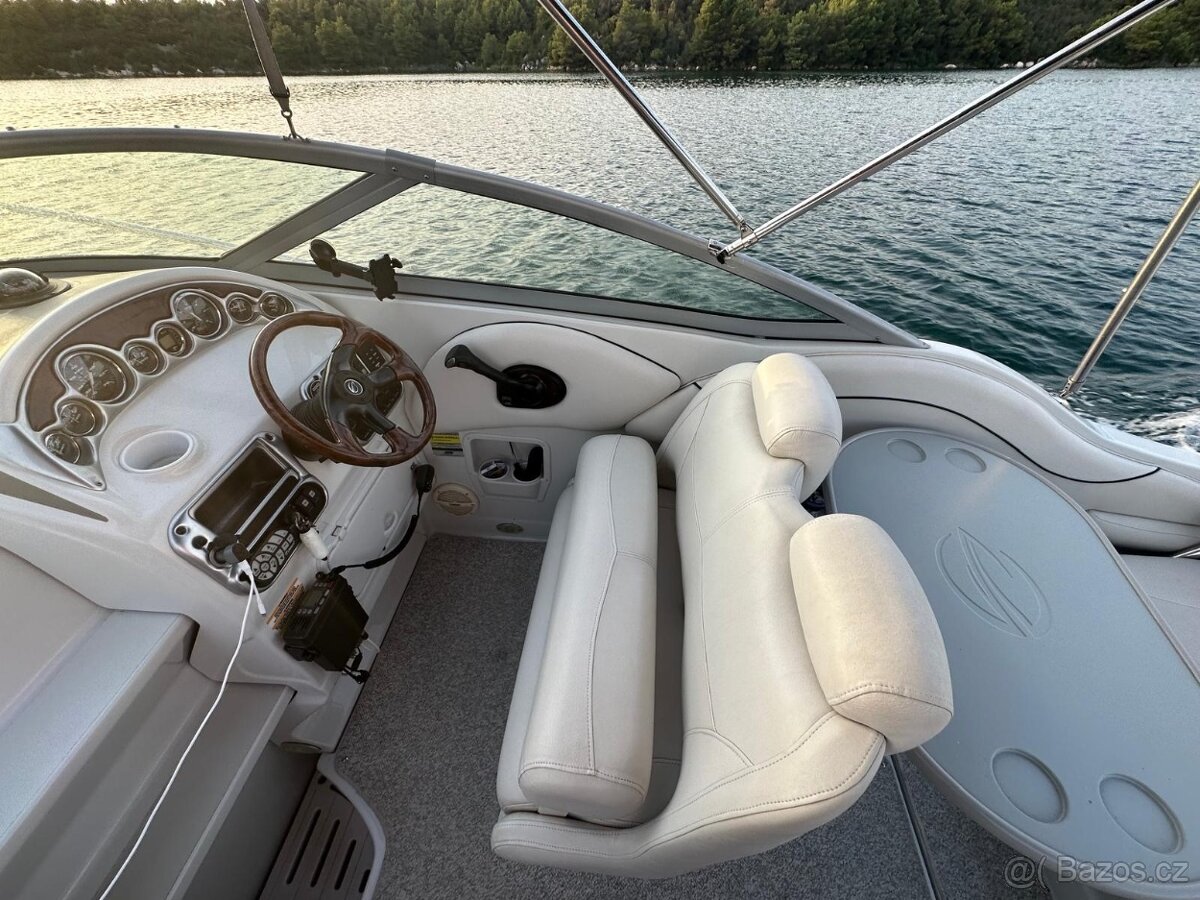 Kajutová loď CROWNLINE 250 CR - 13