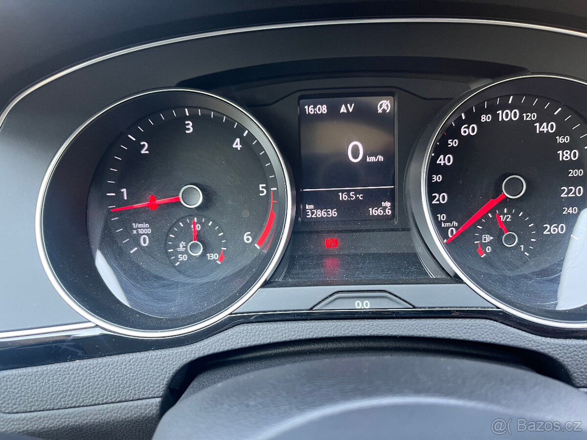 VOLKSWAGEN PASSAT 2,0 TDi 110 Kw COMF.PANO.TAŽNÉ - 13