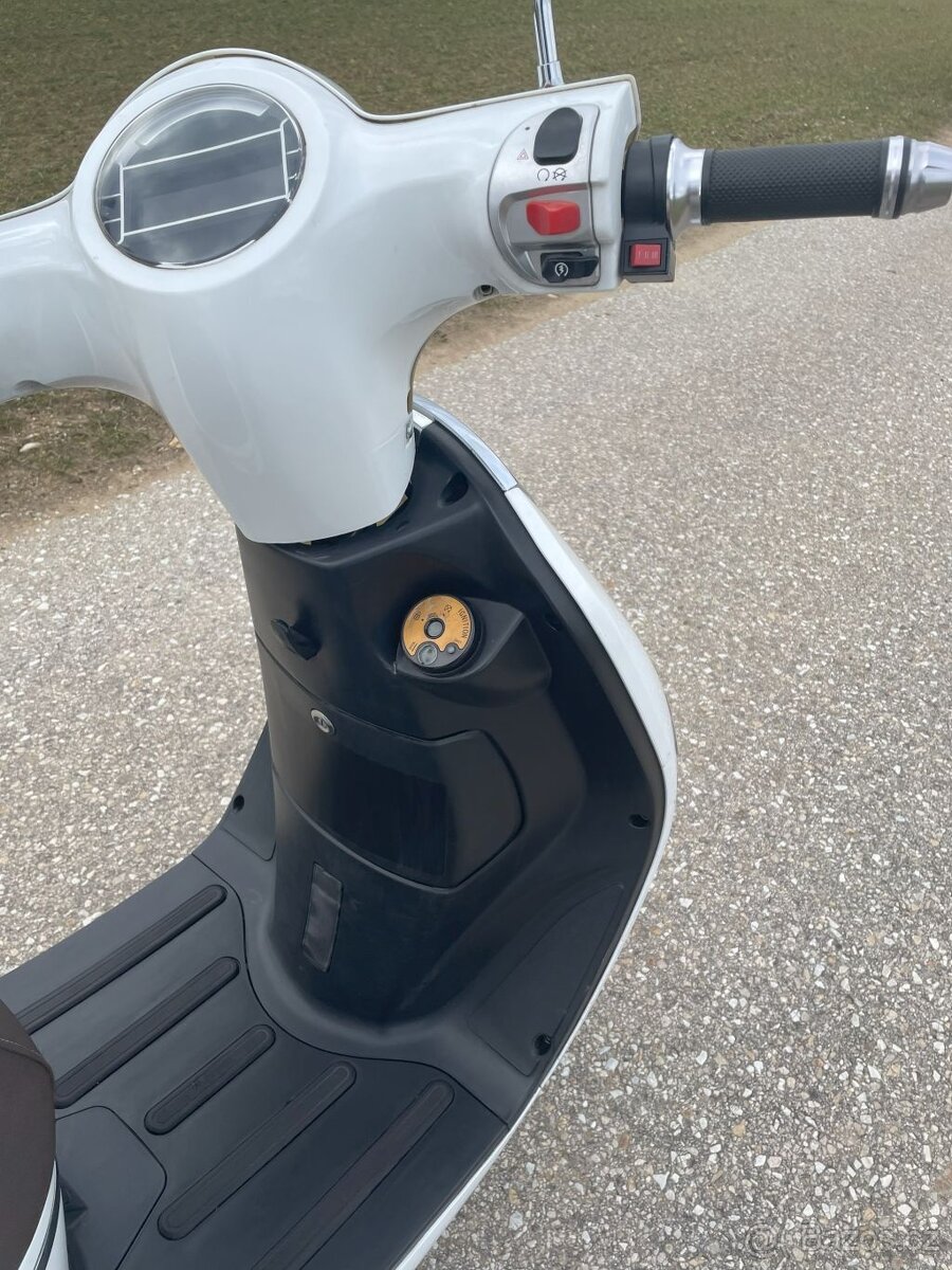 Elektrický skůtr blinkee.city nebo hecht citis - 13