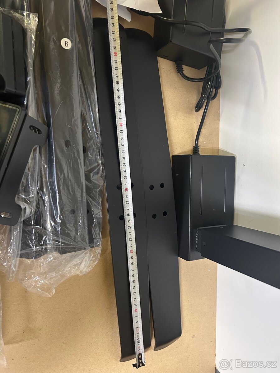 Výškově nastavitelný elektrický stůl - 13