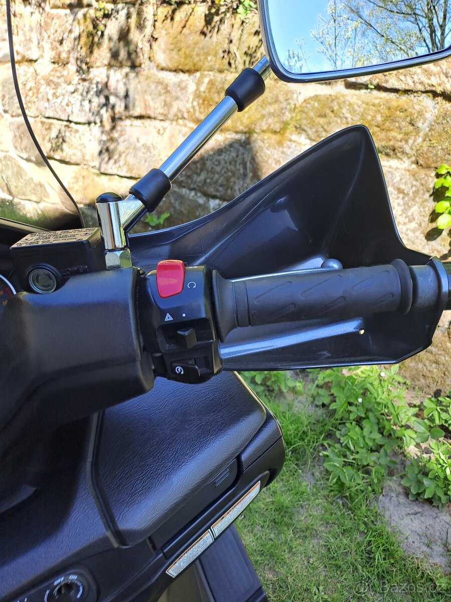Suzuki Burgman 400 - 13