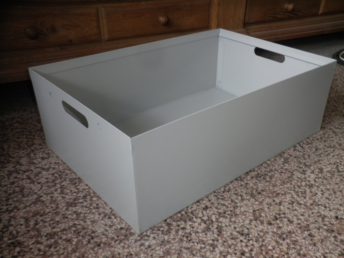 Kovová bedna či box s úchyty - 13
