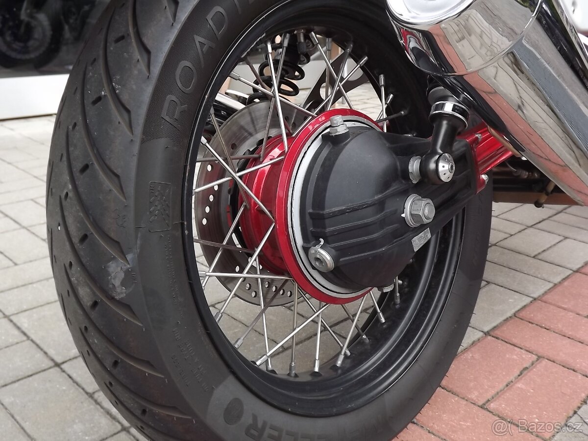 Moto Guzzi V7 Racer - 13