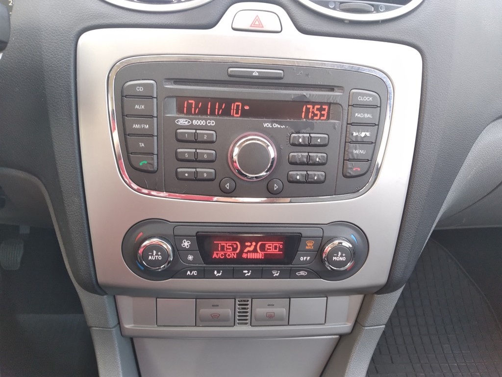 FORD FOCUS COMBI 1.6 16V 1.VLASTNÍK, ČR, KLIMA - 13
