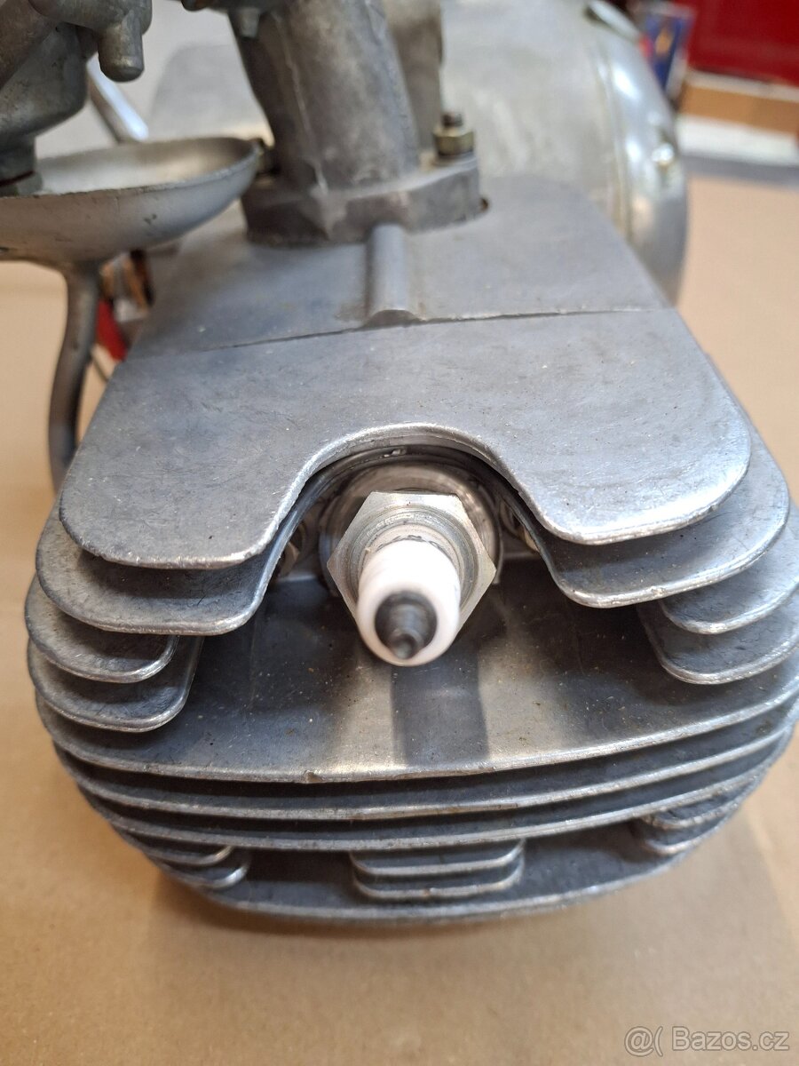 Motor JAWA 21,23 - 13