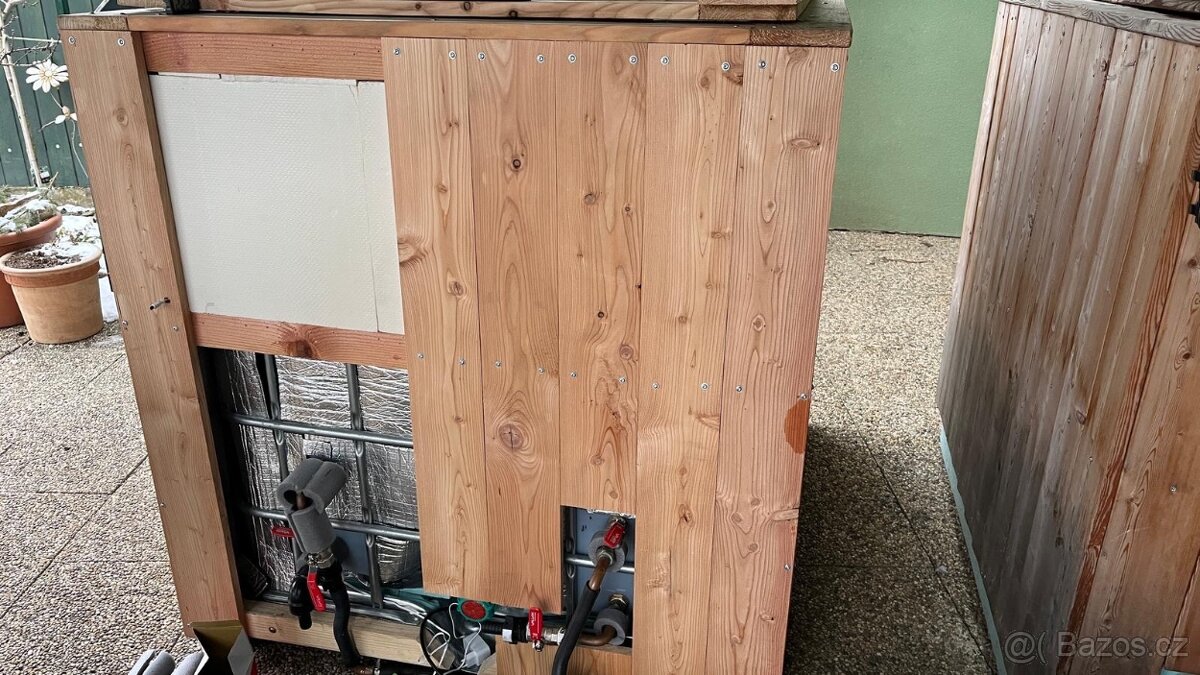 Koupací sud z IBC,drží vodu studenou na ochlazení nebo tepl - 13