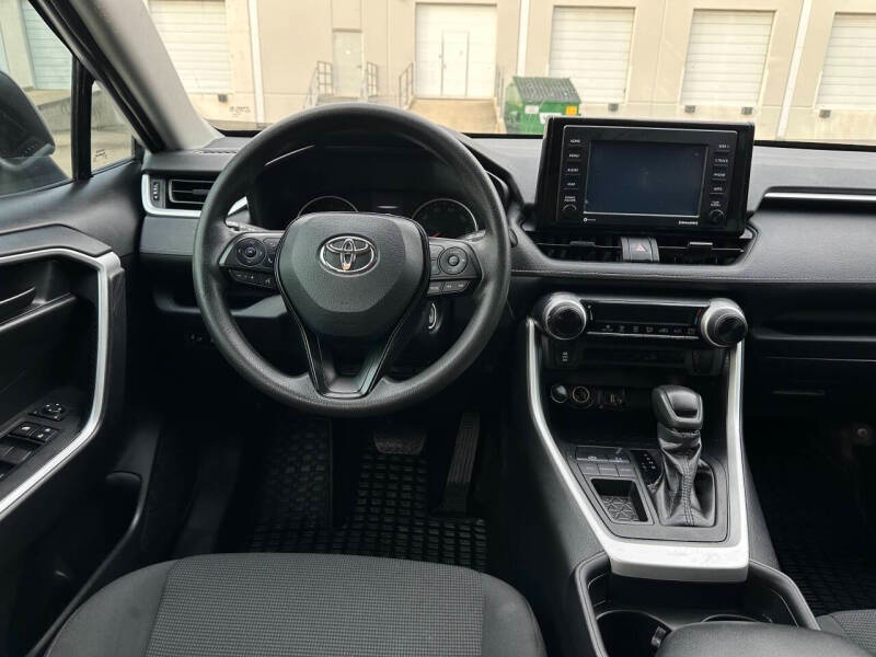 2021 Toyota RAV4 LE - 13