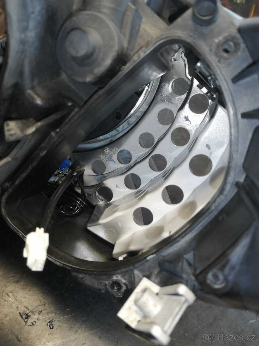 BMW E90 E91 LCi pravý xenon 63117202584 - 13
