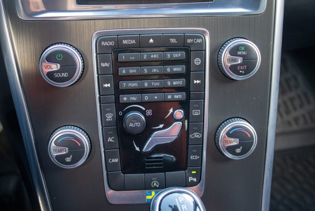 VOLVO XC60 (2015) - 13