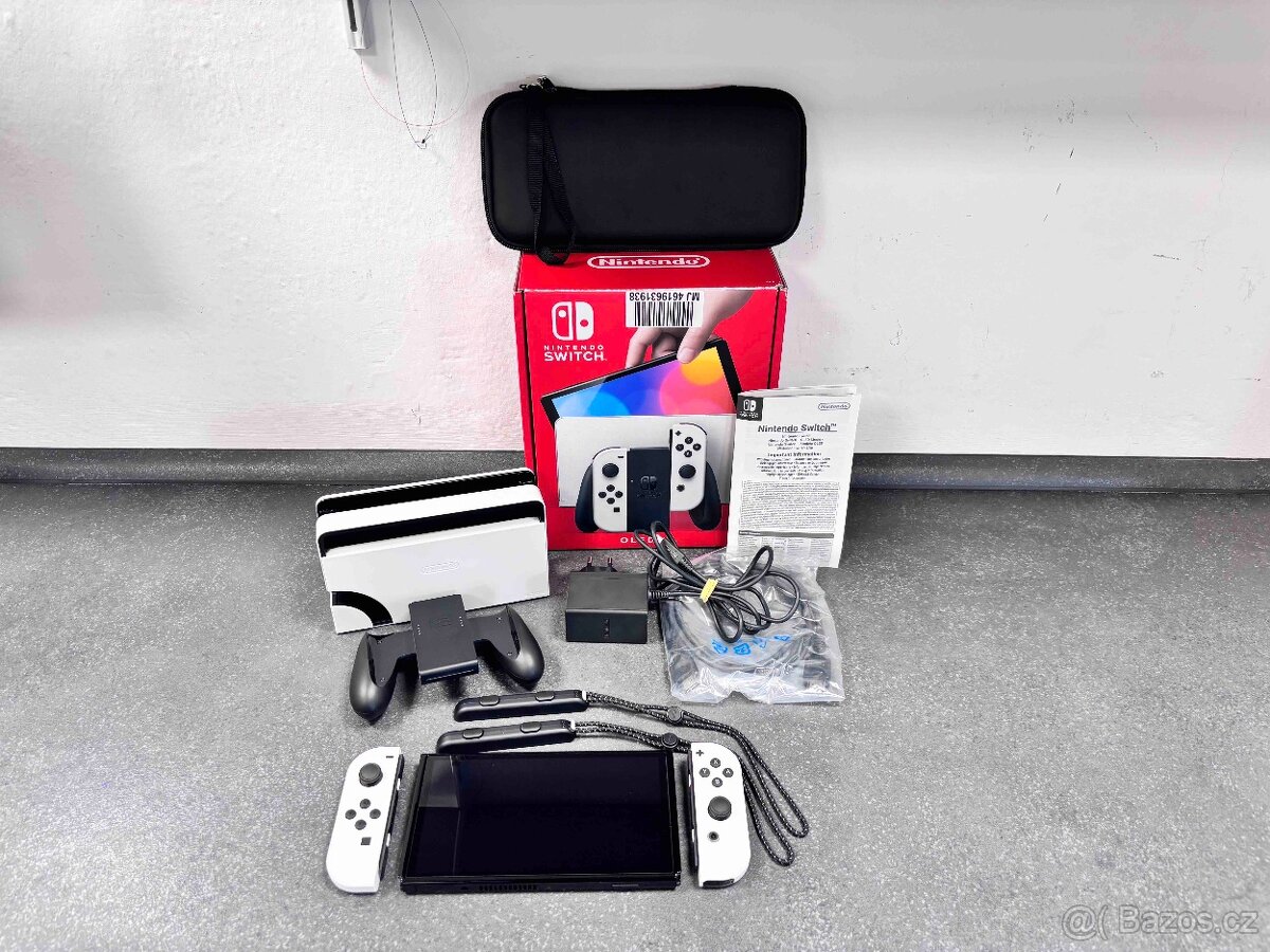 Herní konzole Nintendo Switch OLED- komplet + pouzdro - 13