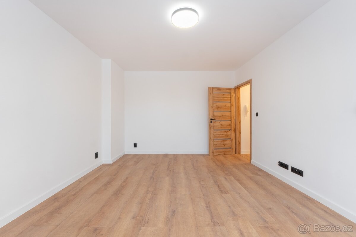 Prodej bytu 2+1 50 m² Sídliště, Krupka - 13