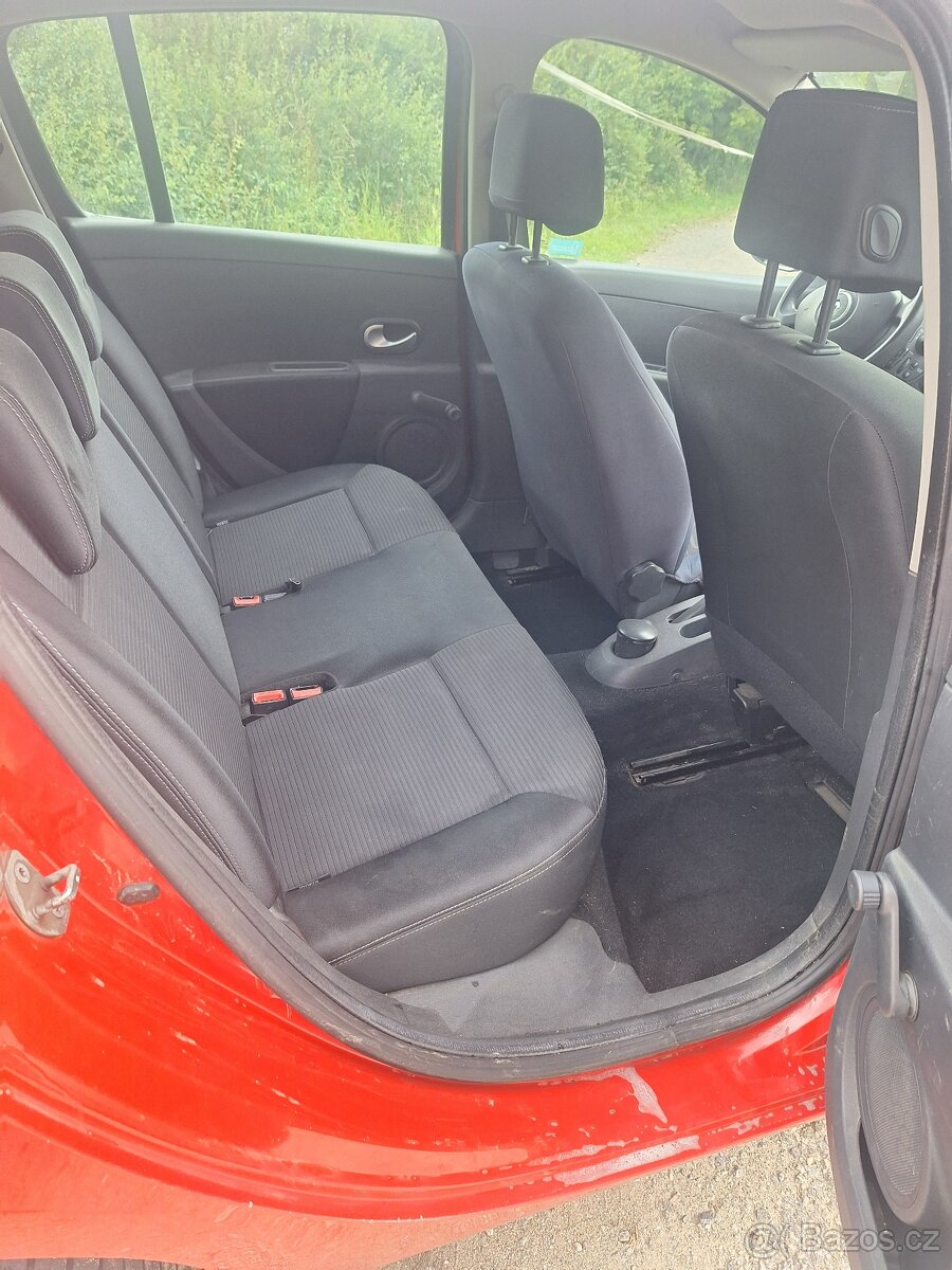 2012 Renault Clio 1.5 dCi 55kw Nová STK a rozvody - 13