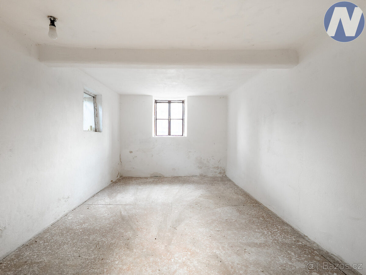 Dub u Prachatic, prodej rodinného domu s uzavřeným dvorkem a - 13