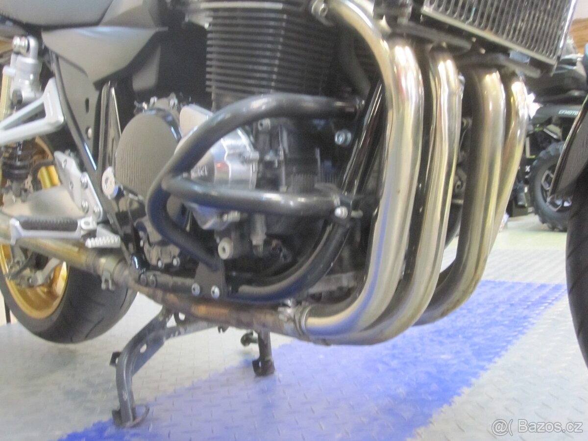 Suzuki GSX 1400 - 13