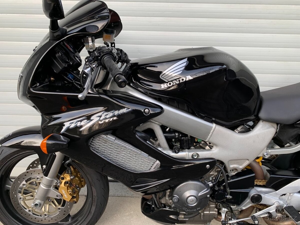 Honda VTR 1000F FireStorm - 13
