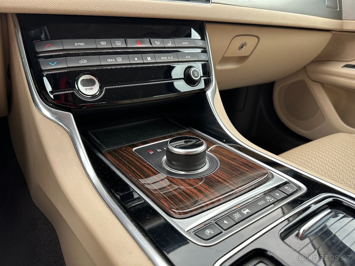 Jaguar XF 2016 - 13