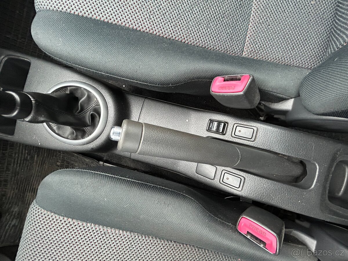 Prodám Suzuki SX4 1.6i 16V 4x4 - 13