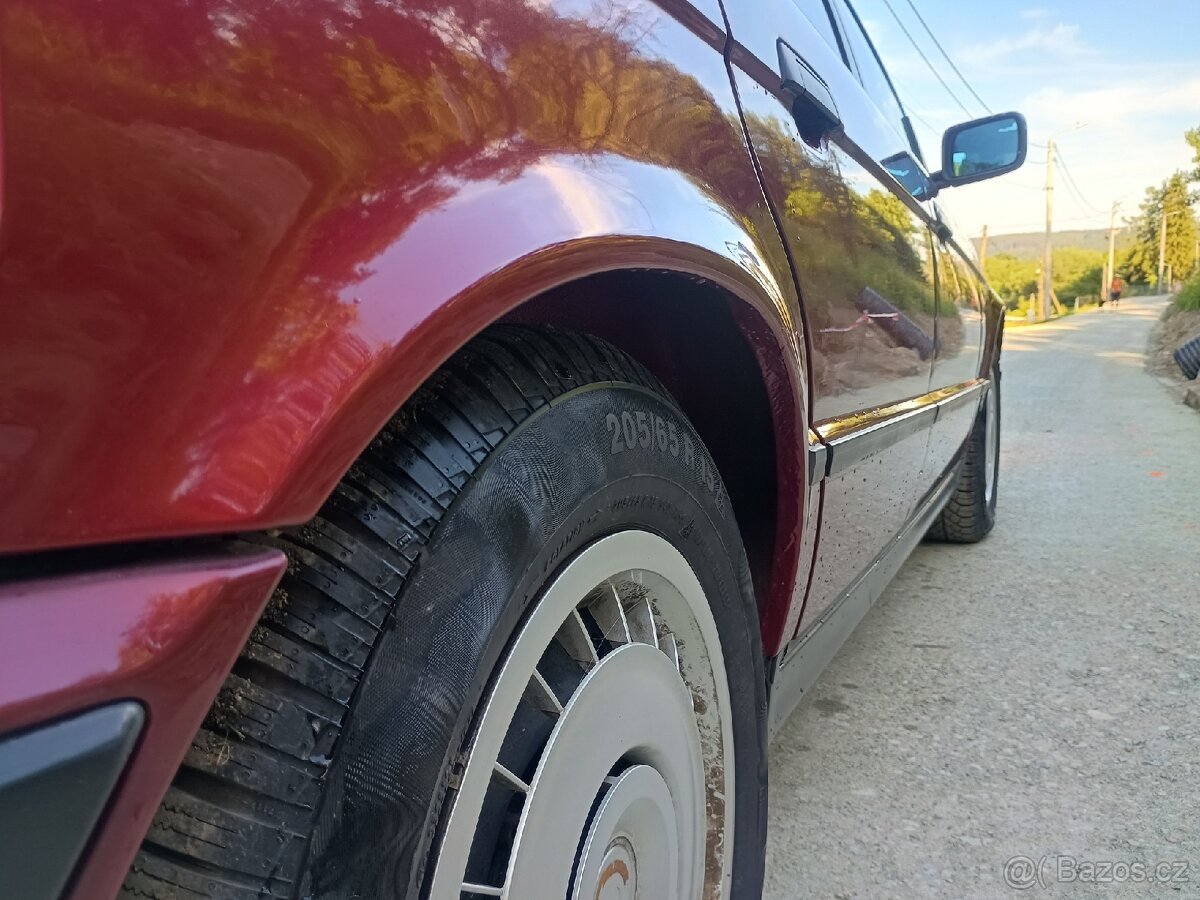 BMW E34 520ia Calypso Rot /bez koroze/ - 13