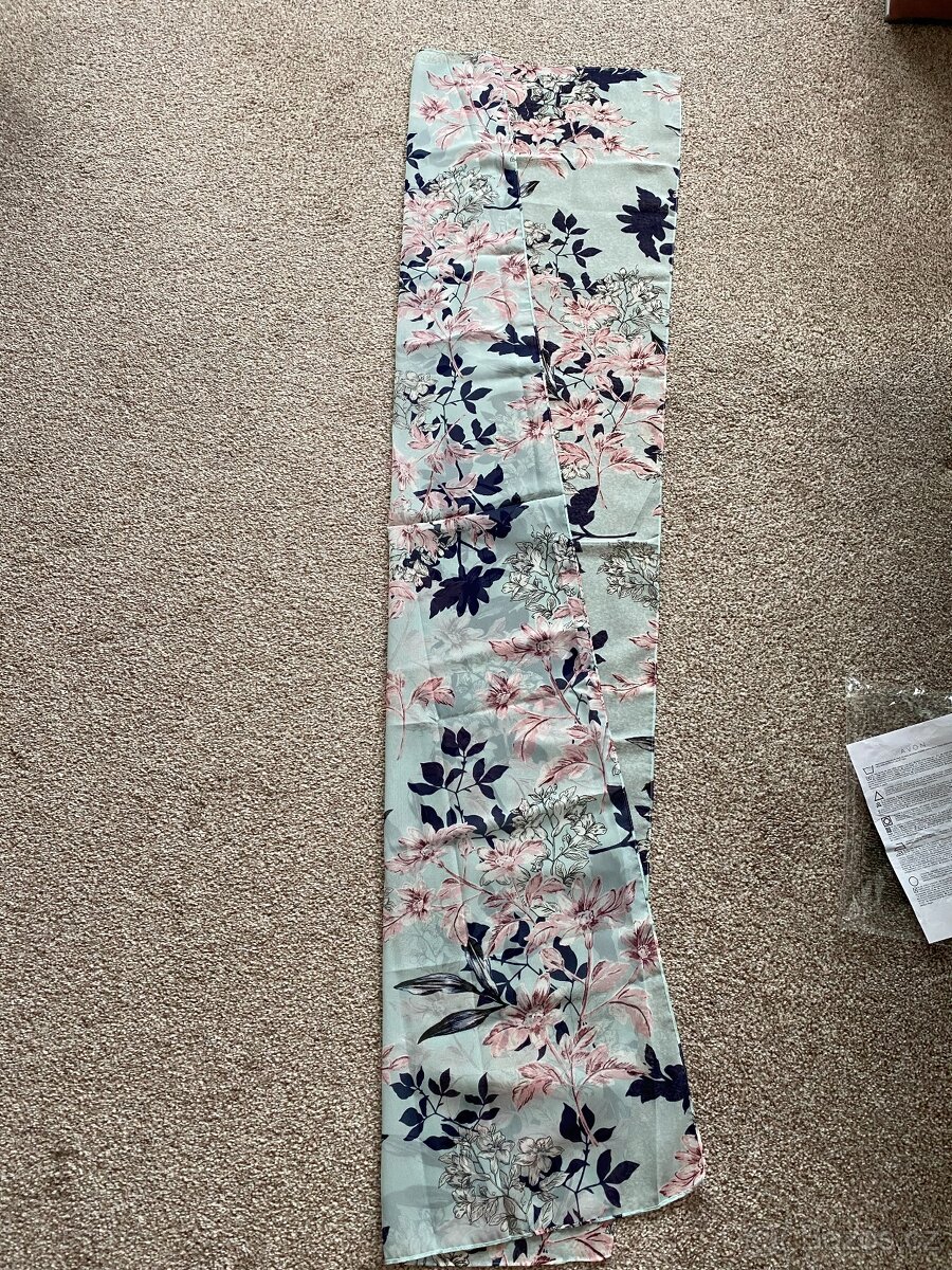 Nový dámský šátek Avon - orig. balení, vzor květiny - 13