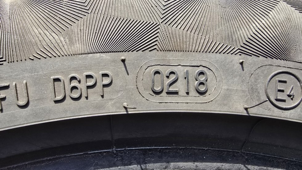 Letní pneu 235/45/18 Continental - 13