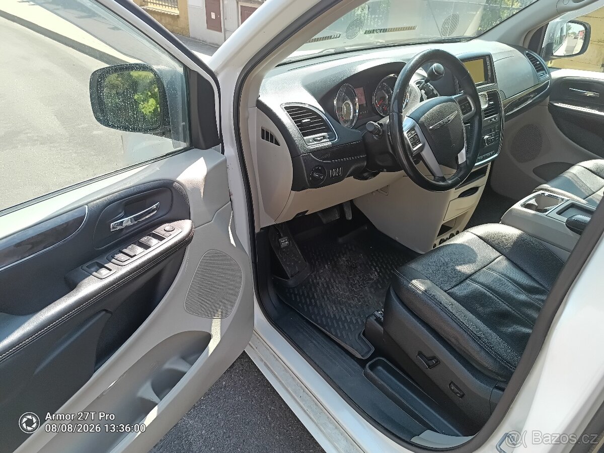 Chrysler Town And country - 13