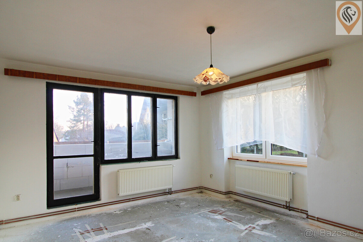 Prostorný rodinný dům se dvěma bytovými jednotkami, velkou z - 13