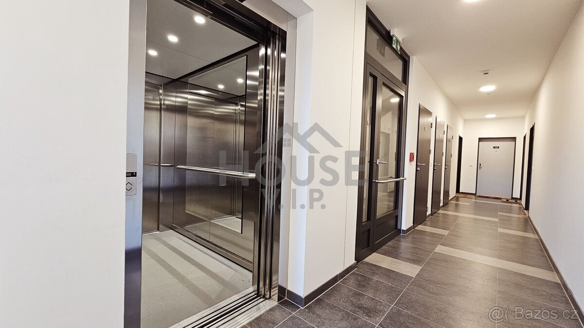 Pronájem bytu 1+kk 30 m², Praha - Hloubětín, ev.č. 01114 - 13