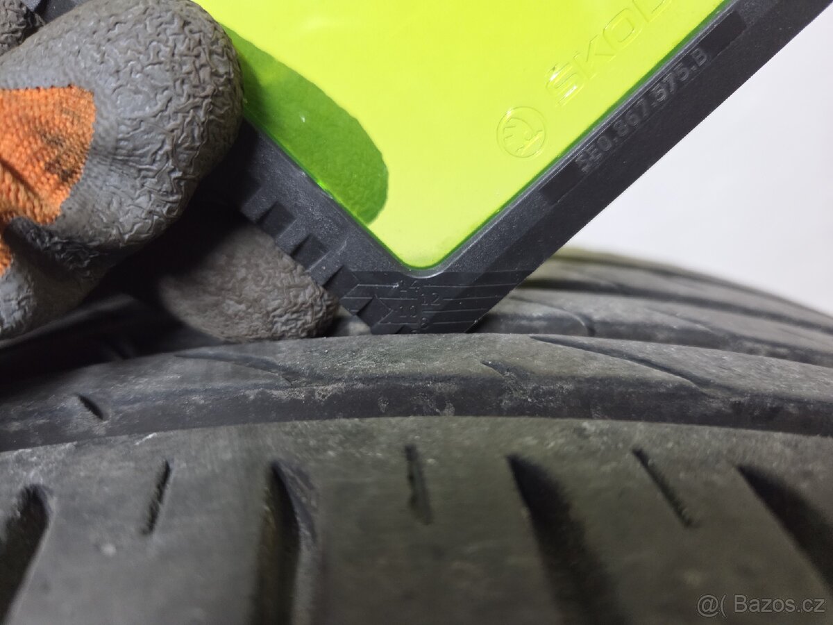 Alu kola Ford 6Jx15 ET47,5 + letní pneu Nexen 195/50 R15 - 13