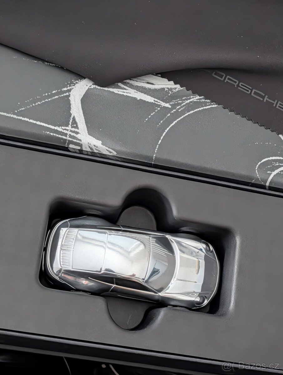 Originál Porsche těžítko - 13