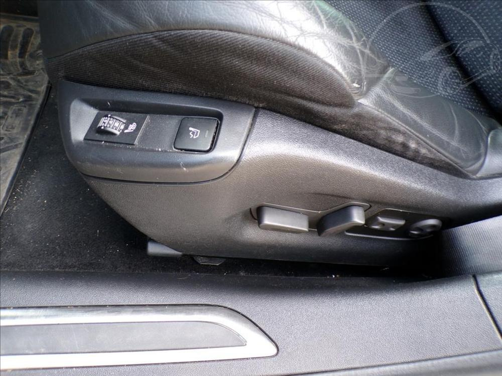 Citroën C5 2,0 HDI XENONY - 13