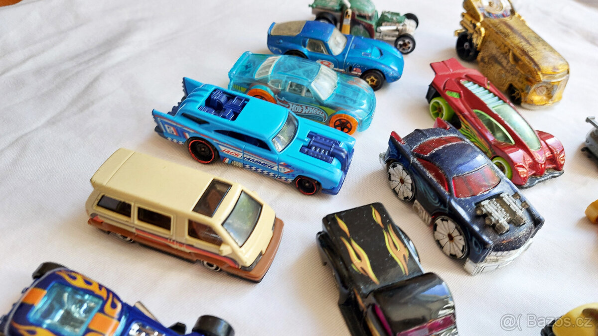 Hot Wheels autíčka 13 kusů - 13