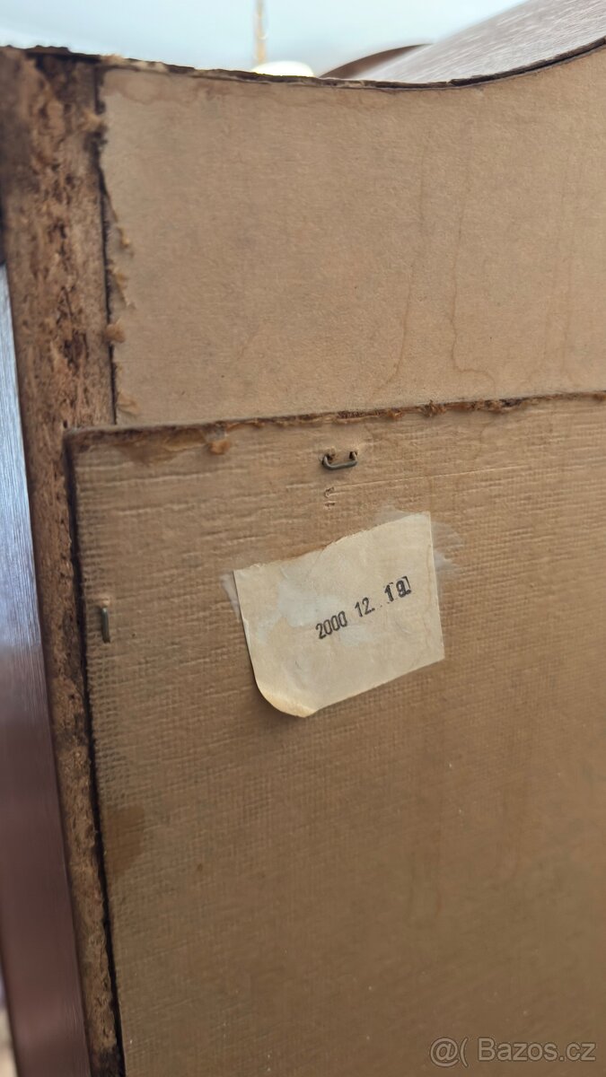 Masivní vitrína / příborník - 13