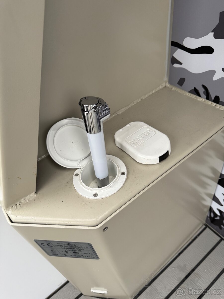 Prodám rybářskou loď vč.motoru,vleku - 13