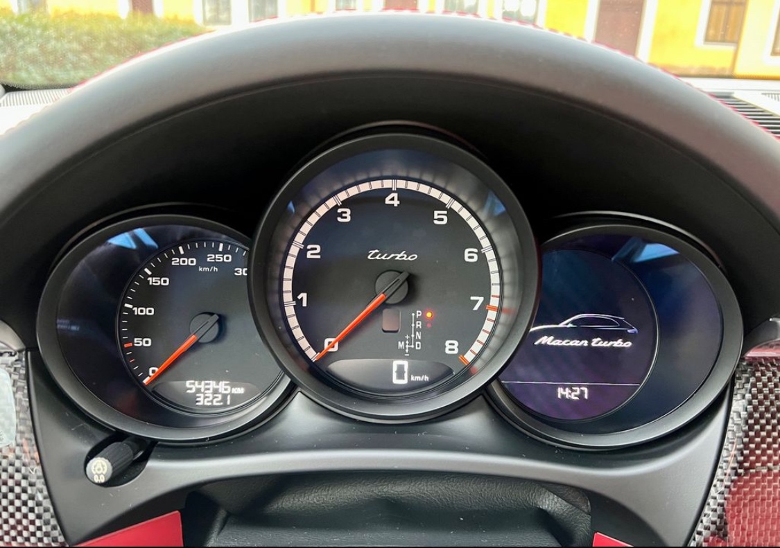 2016 Porsche Macan Turbo Performance - 13