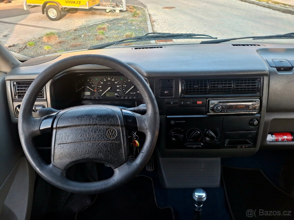 VW Transporter 2.5 TDi 5.míst - 13