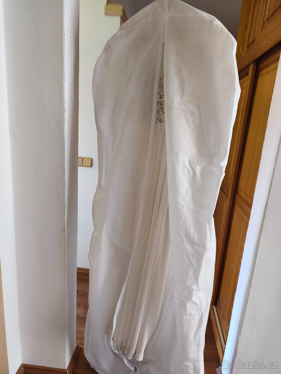 Svatební šaty, závoj, obal na šaty - 13