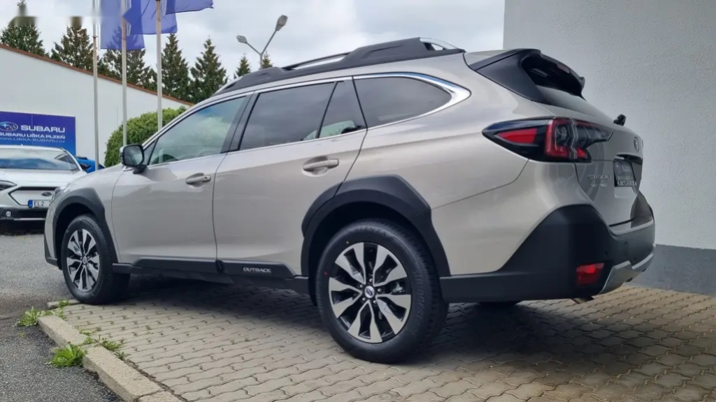 Subaru Outback, 2,5CVT Touring + Harman K. - 13