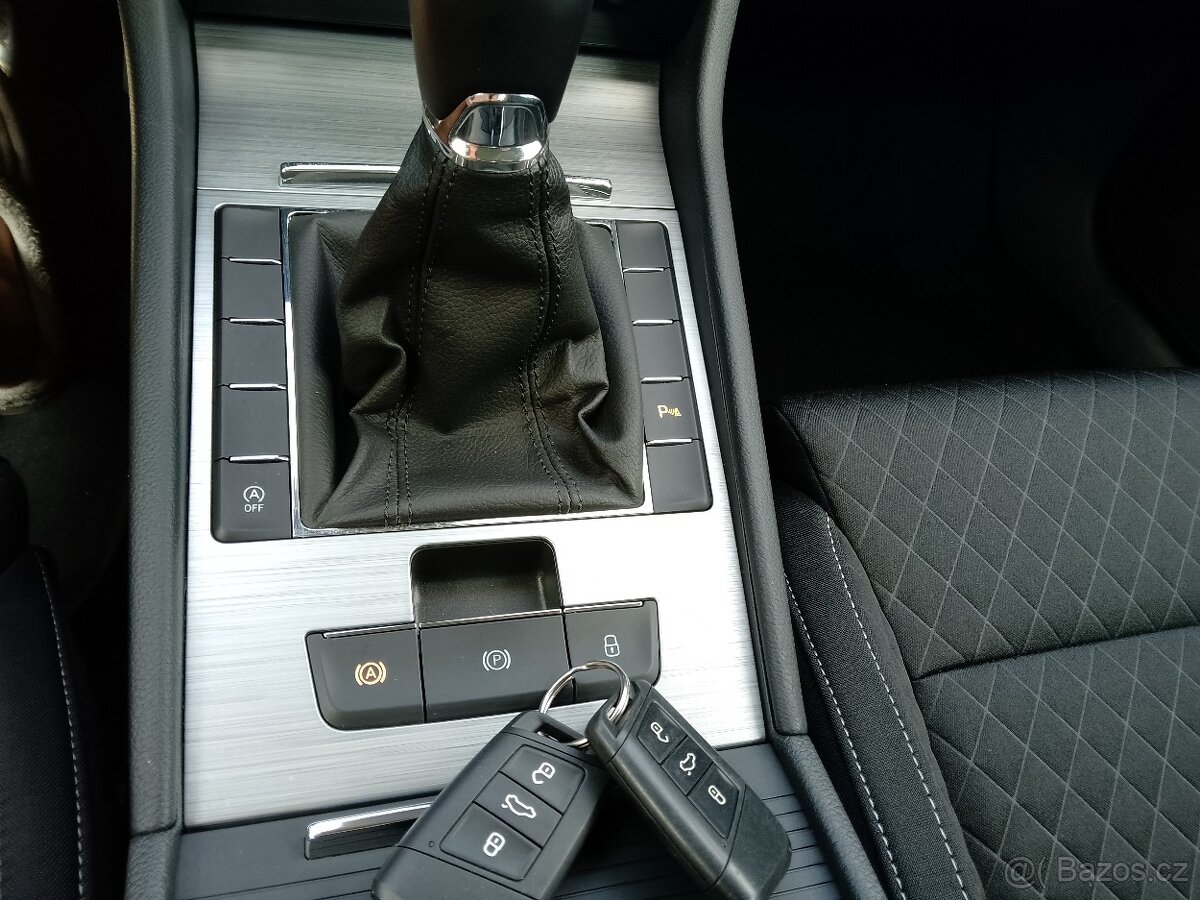 Škoda Superb 3 1.5 TSI,facelift,combi,led,navi - 13