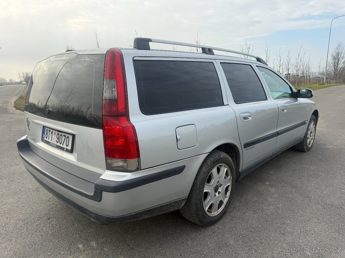 Volvo V70 2,5 Kombi STK 08/2027 - 13