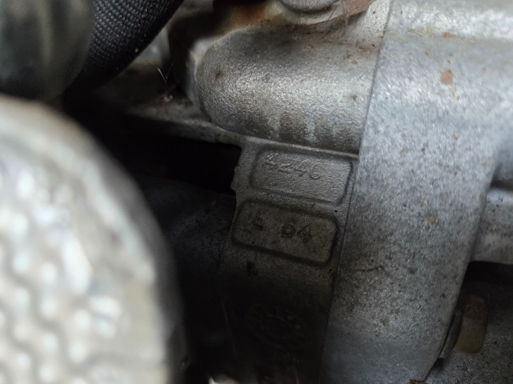 Téměř nový motor MASERATI 4,2 L - 13