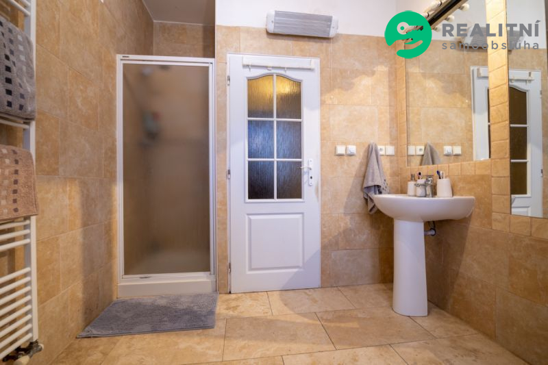 Roubenka s duší v centru města Vimperk - 13