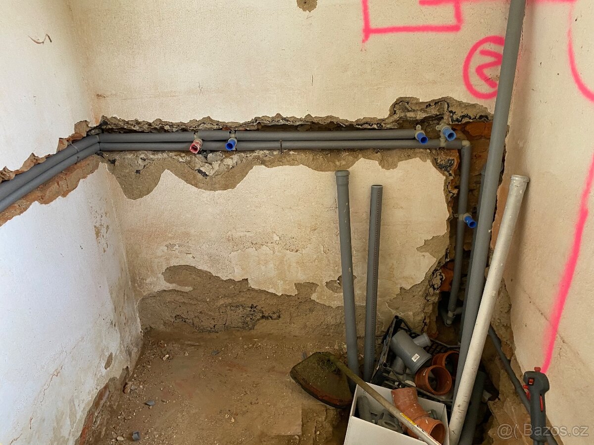 Prodám rodinný dům 3 + 1 s pěkným pozemkem 1000 m2 - 13