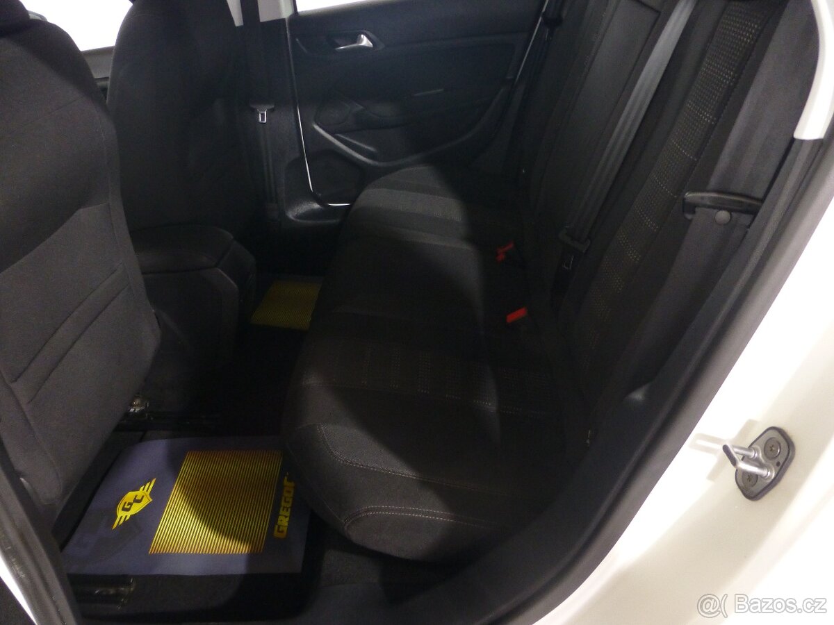 Peugeot 308 1,6HDI NAVIGACE ALU FULL LED - 13