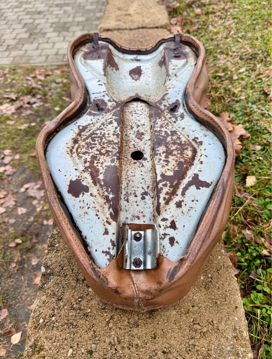 Jawa CZ kyvacka - sedlo kytara - 13