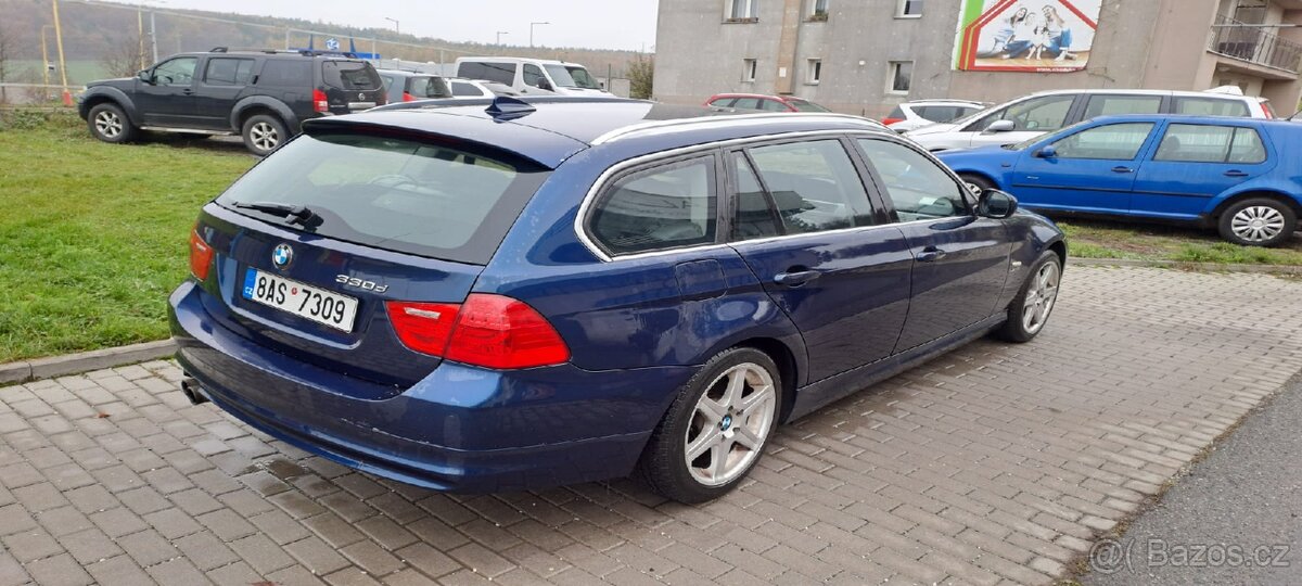 BMW 330 XD, rok 2012, manuál - 13